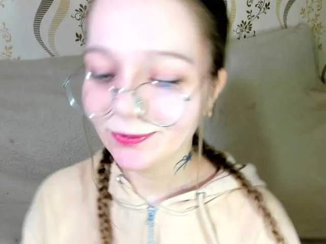 Live sex webcam photo for MelMooon #292676142