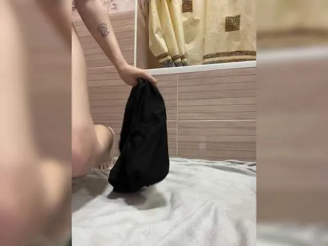 Live sex webcam photo for Melaniamyr #291055447