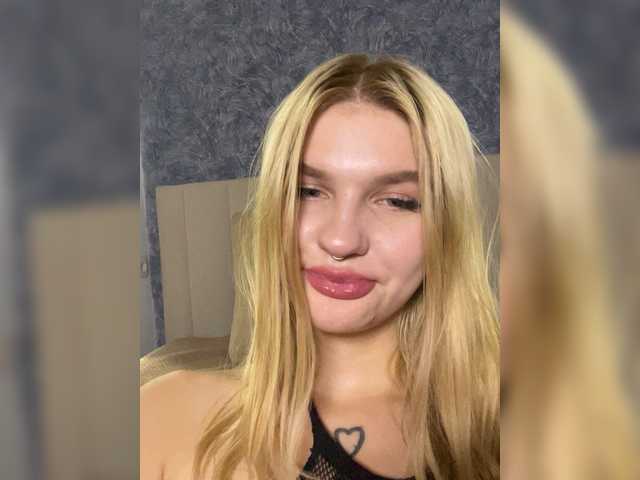 Live sex webcam photo for Melaniamyr #291551951