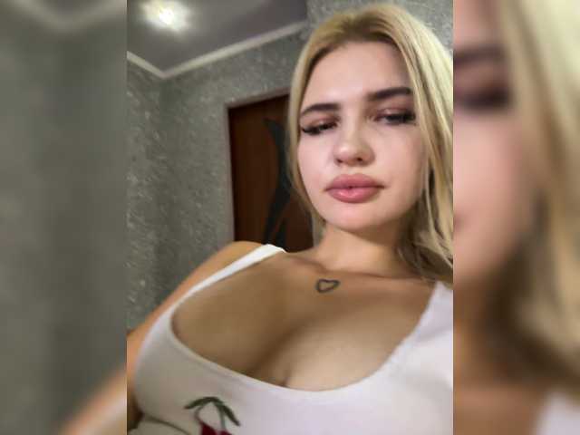 Live sex webcam photo for Melaniamyr #291890272