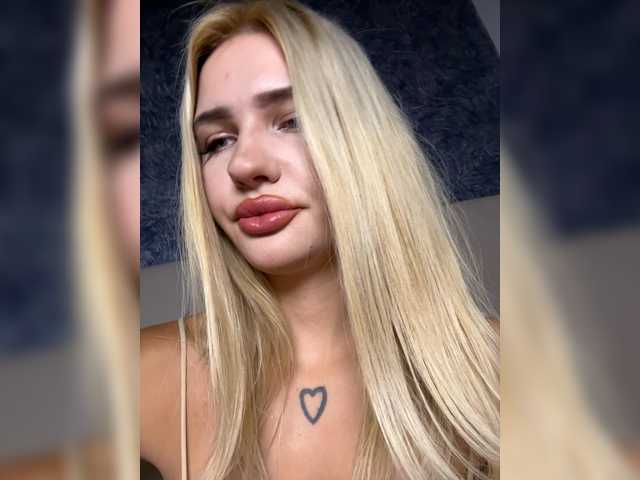 Live sex webcam photo for Melaniamyr #291904834