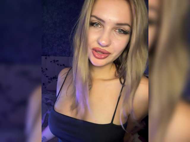 Live sex webcam photo for Melaniamyr #292078809