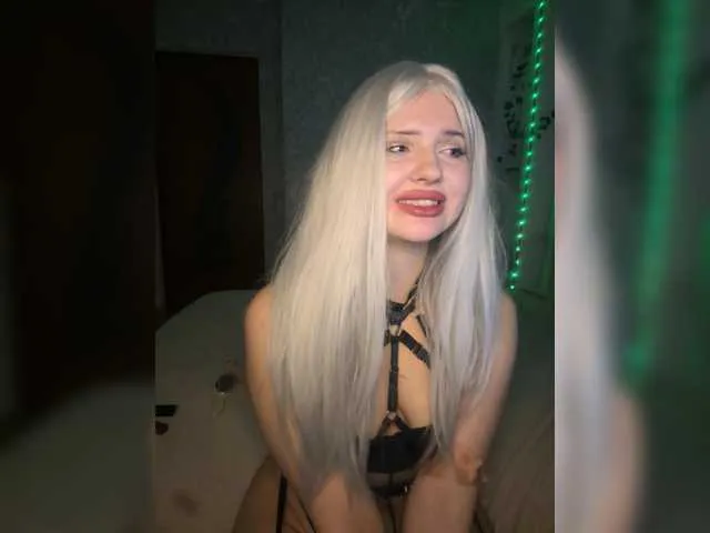 Live sex webcam photo for Melaniamyr #292709523