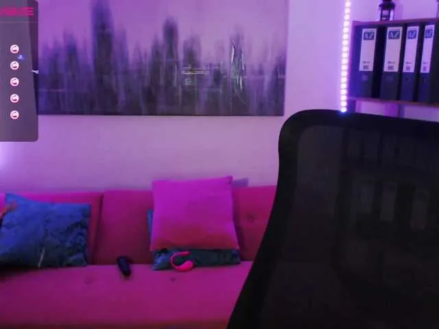 Live sex webcam photo for Melaniananatz #272985762