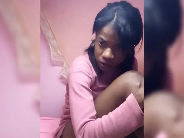 Live sex webcam photo for Melanie94 #292316117