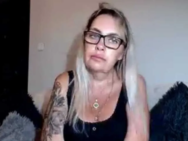 Live sex webcam photo for MelanieMature #274128893