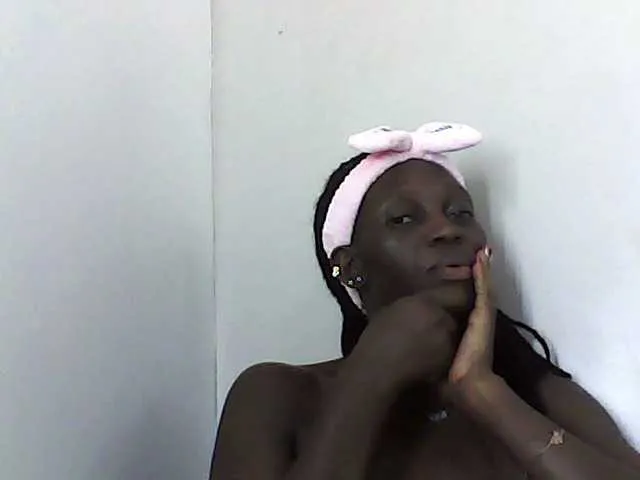 Live sex webcam photo for Melaniegoddess #291579676