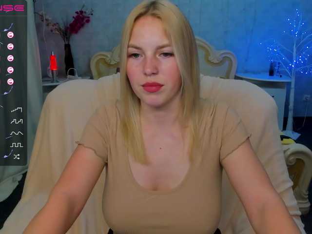 Live sex webcam photo for Melaniehill #273103432