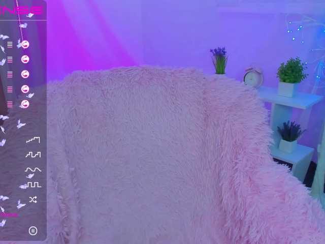 Live sex webcam photo for Melaniehill #273321393