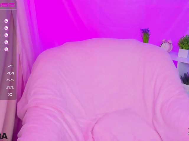 Live sex webcam photo for Melaniehill #273597254