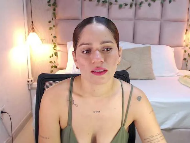 Live sex webcam photo for Melanny-gil #291278413
