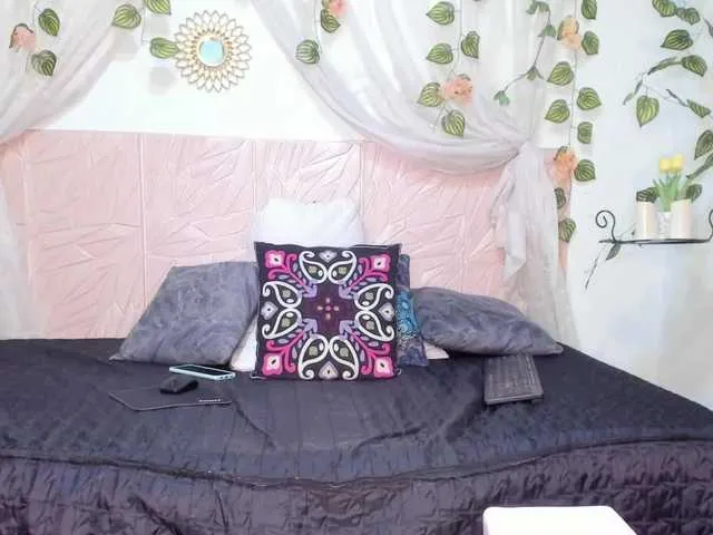 Live sex webcam photo for Melanny1 #290952458