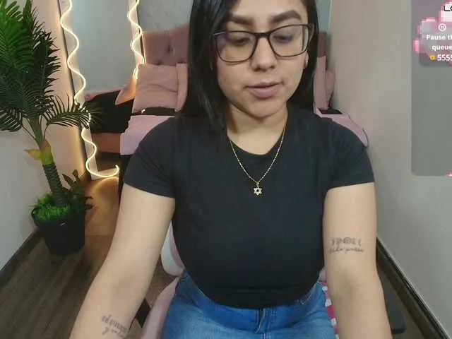 Live sex webcam photo for Melie-tay #290166491