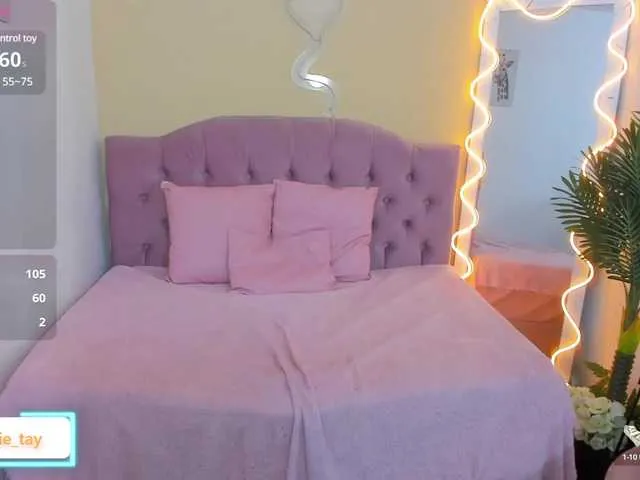 Live sex webcam photo for Melie-tay #290293505