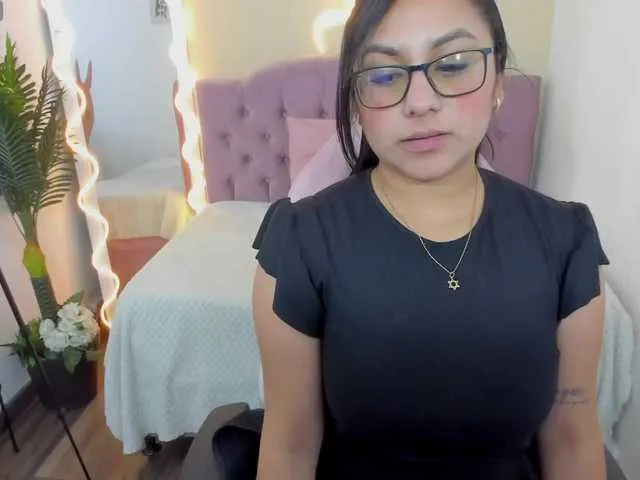 Live sex webcam photo for Melie-tay #290360075