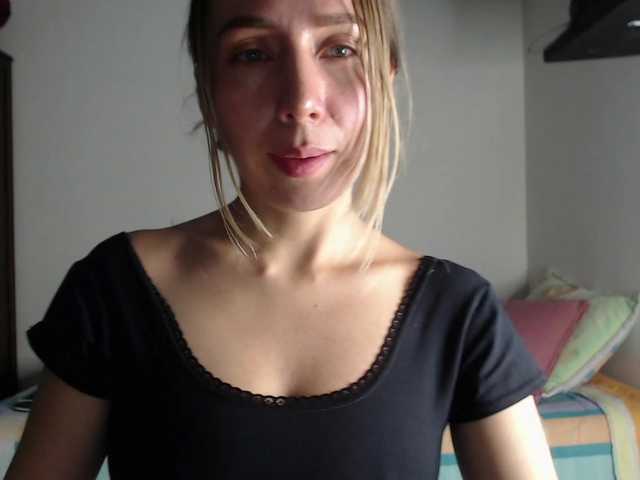 Live sex webcam photo for Melissa-Green #272903881