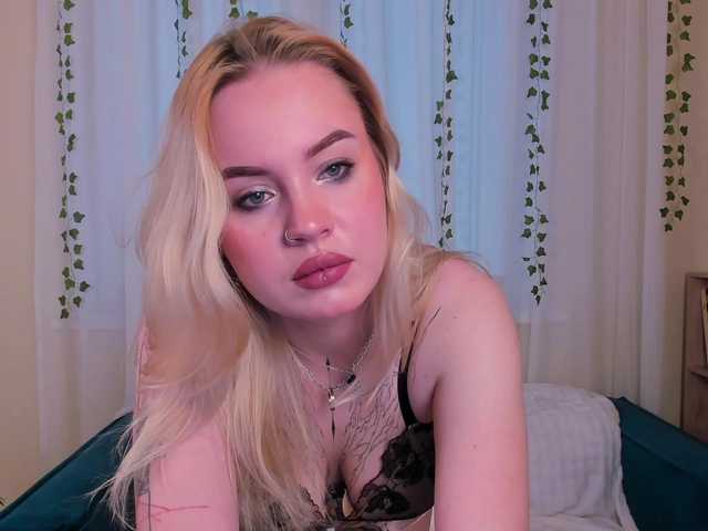 Live sex webcam photo for Mellissatea #292414172