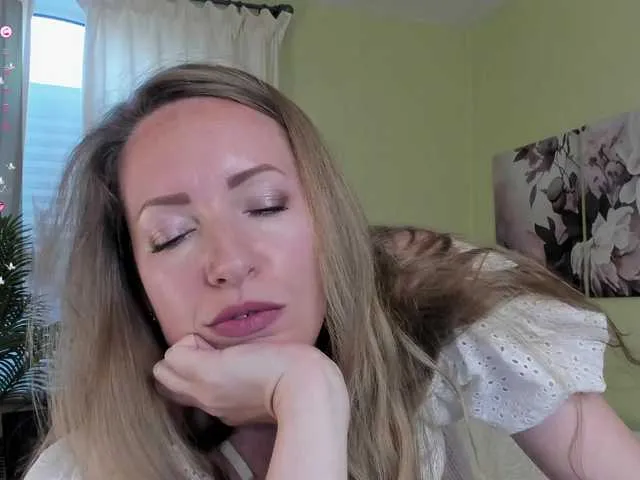 Live sex webcam photo for Melodey #291139801