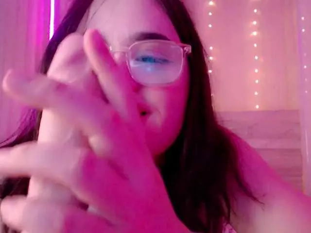 Live sex webcam photo for MelodyGreen #275542072