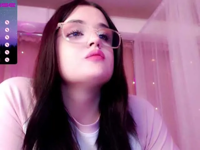 Live sex webcam photo for MelodyGreen #275580241