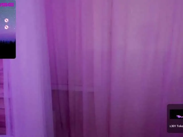 Live sex webcam photo for MelodyGreen #275596133