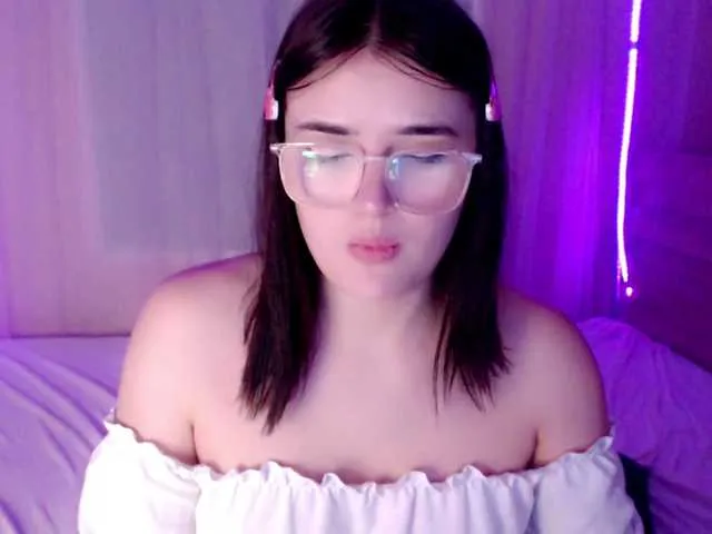 Live sex webcam photo for MelodyGreen #275689484