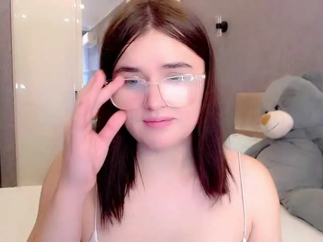 Live sex webcam photo for MelodyGreen #275739817