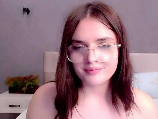 Live sex webcam photo for MelodyGreen #275838808