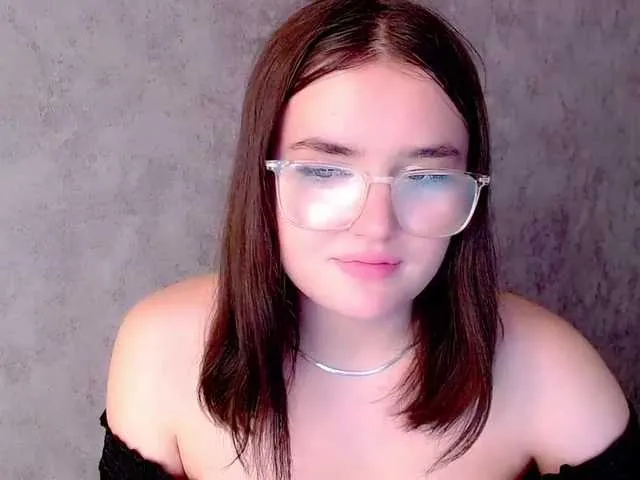 Live sex webcam photo for MelodyGreen #275900229