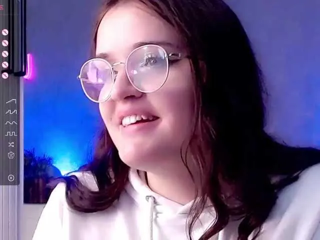 Live sex webcam photo for MelodyGreen #276528546