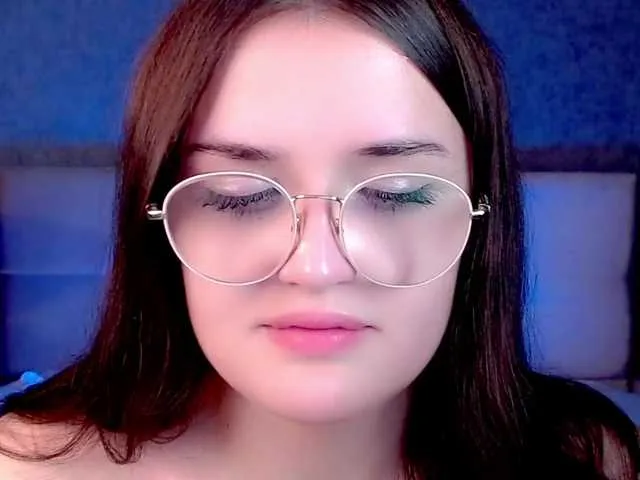 Live sex webcam photo for MelodyGreen #276562438