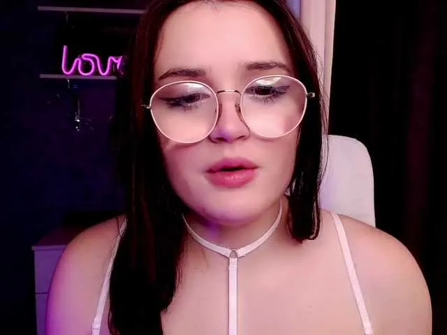 Live sex webcam photo for MelodyGreen #276694654