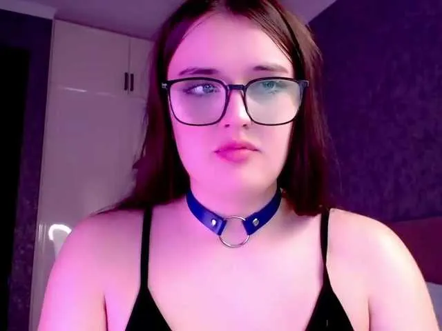 Live sex webcam photo for MelodyGreen #276772901