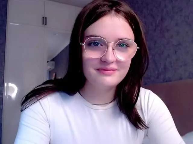 Live sex webcam photo for MelodyGreen #276842266