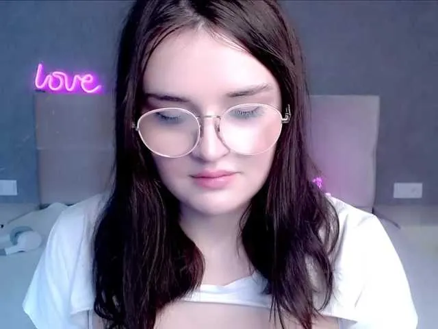 Live sex webcam photo for MelodyGreen #276849565
