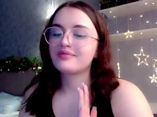 Live sex webcam photo for MelodyGreen #276897976