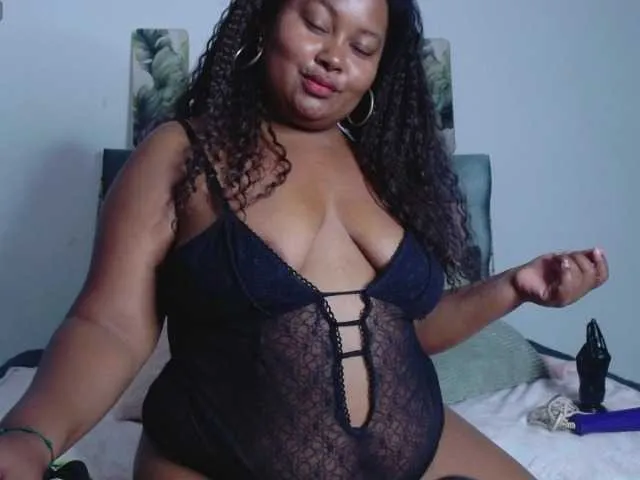Live sex webcam photo for MelodyHall #290333884