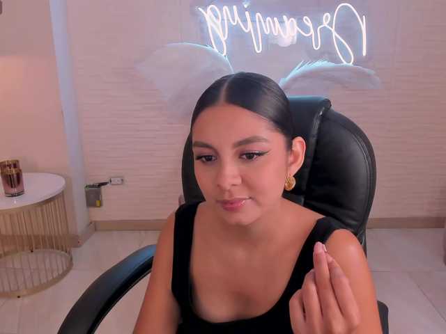 Live sex webcam photo for MelodyHill #290338980