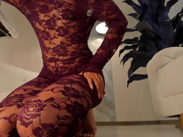 Live sex webcam photo for MelodyHill #290405955