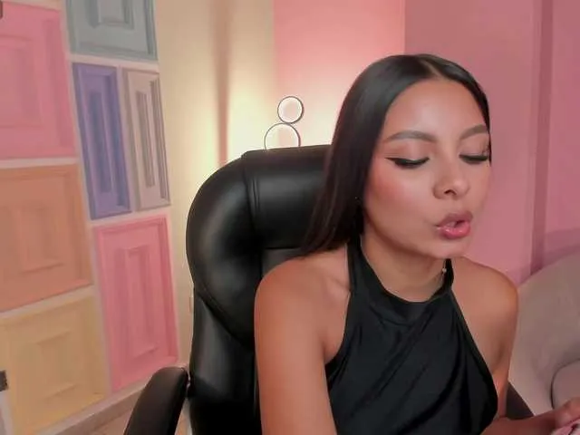 Live sex webcam photo for MelodyHill #290885937