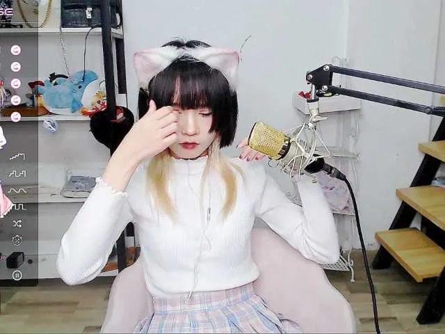Live sex webcam photo for Meows2 #277079119