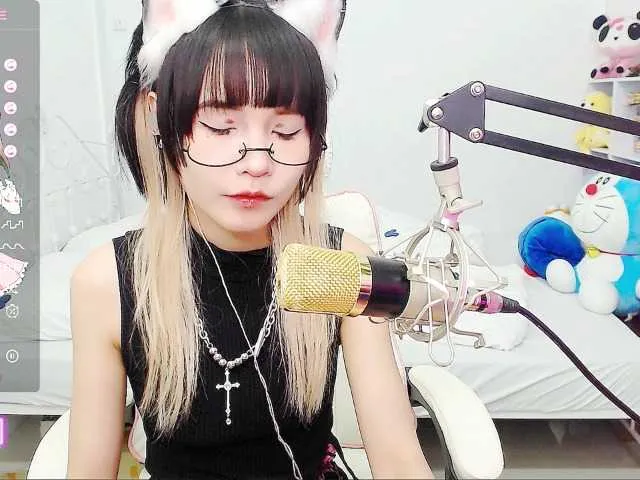 Live sex webcam photo for Meows2 #277652837