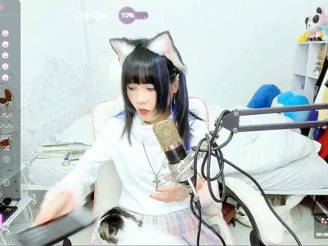 Live sex webcam photo for Meows2 #290245868