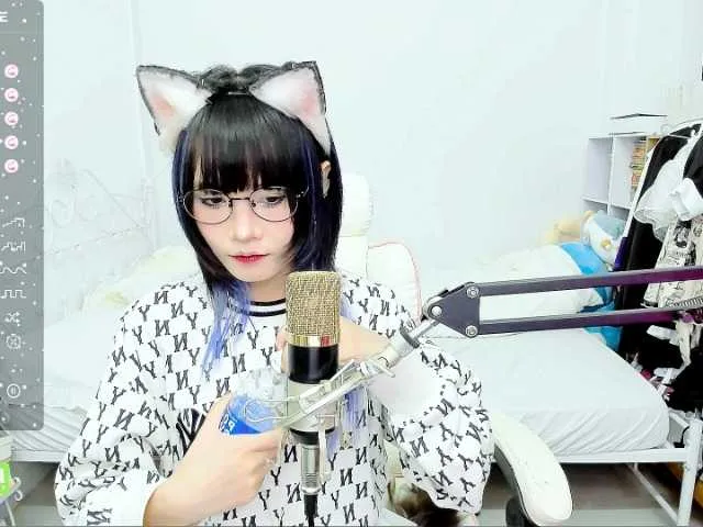 Live sex webcam photo for Meows2 #290482377