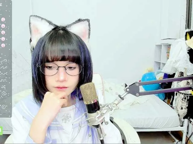 Live sex webcam photo for Meows2 #290502167