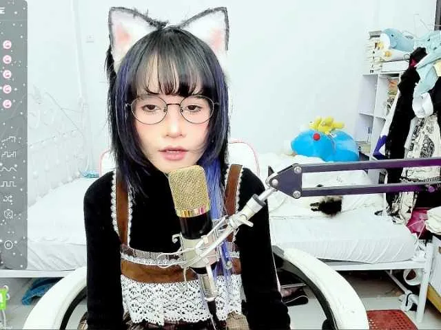 Live sex webcam photo for Meows2 #290569709