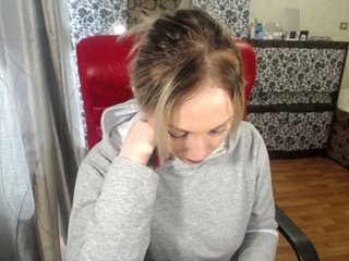 Live sex webcam photo for MercedessStar #211973306