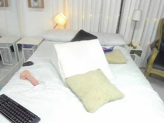 Live sex webcam photo for Merida- #272157324