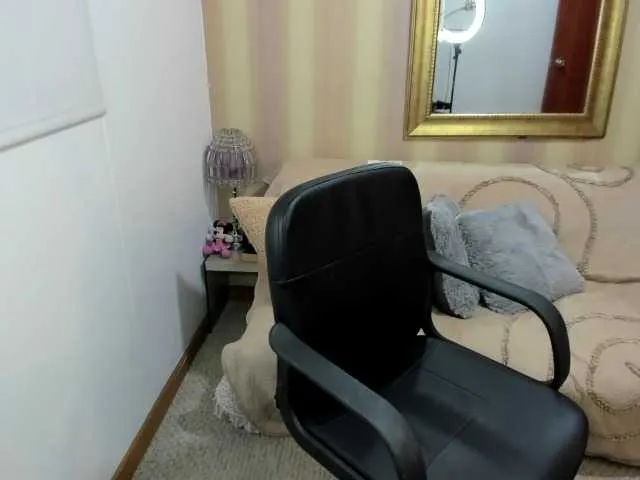 Live sex webcam photo for MerryColin #291282297