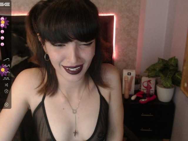 Live sex webcam photo for MerryRosee #273604556